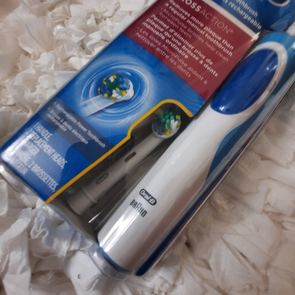 Oral-B Vitality Rechargeable Electric Toothbrush Floss Action Extra Refill NWOT - Picture 4 of 8